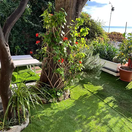 Salotto Sul Mare Genua